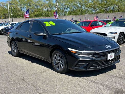 Used 2024 Hyundai Elantra SEL FWD image 1