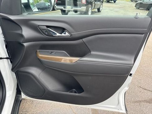 Used 2023 GMC Acadia SLE FWD image 26