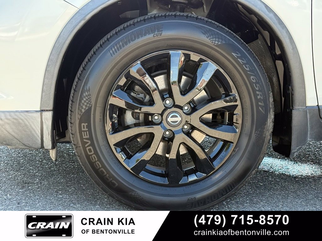 Used 2017 Nissan Rogue SV w/ SV Premium Package FWD image 34