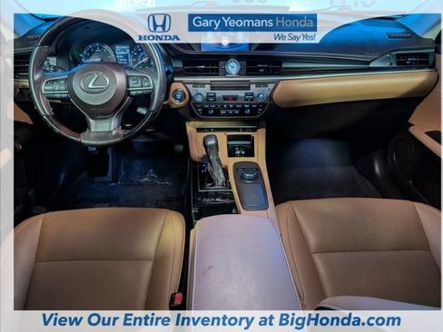 Used 2016 Lexus ES 350 w/ Premium Package w/Wood Trim FWD image 13