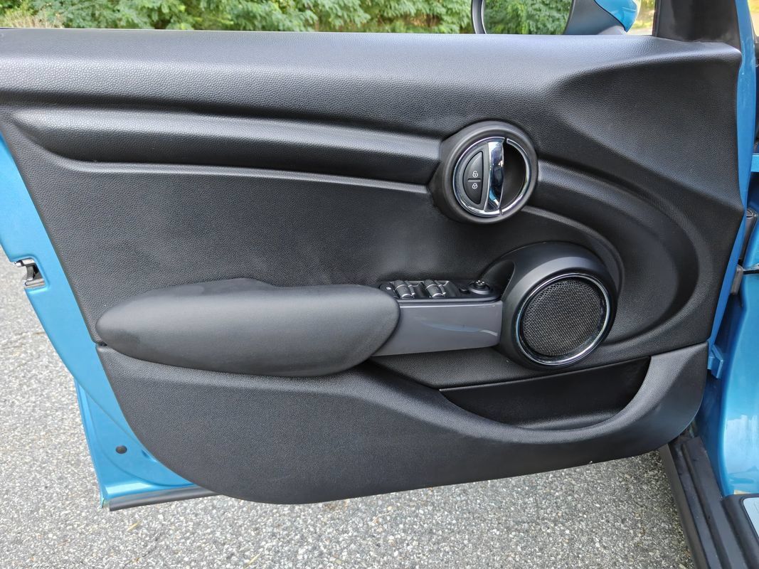 Used 2018 MINI Cooper 4-Door Hardtop FWD image 10