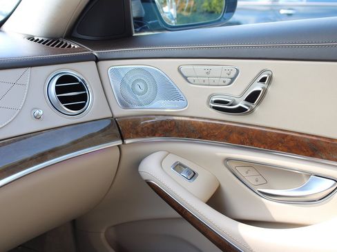 Used 2014 Mercedes-Benz S 550 Sedan image 33