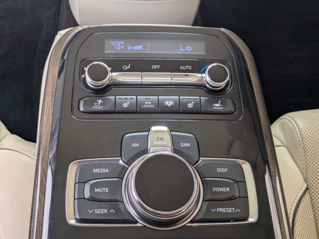 Used 2017 Genesis G90 3.3T Premium RWD image 13