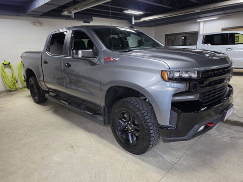 Used 2020 Chevrolet Silverado 1500 LT Trail Boss image 3