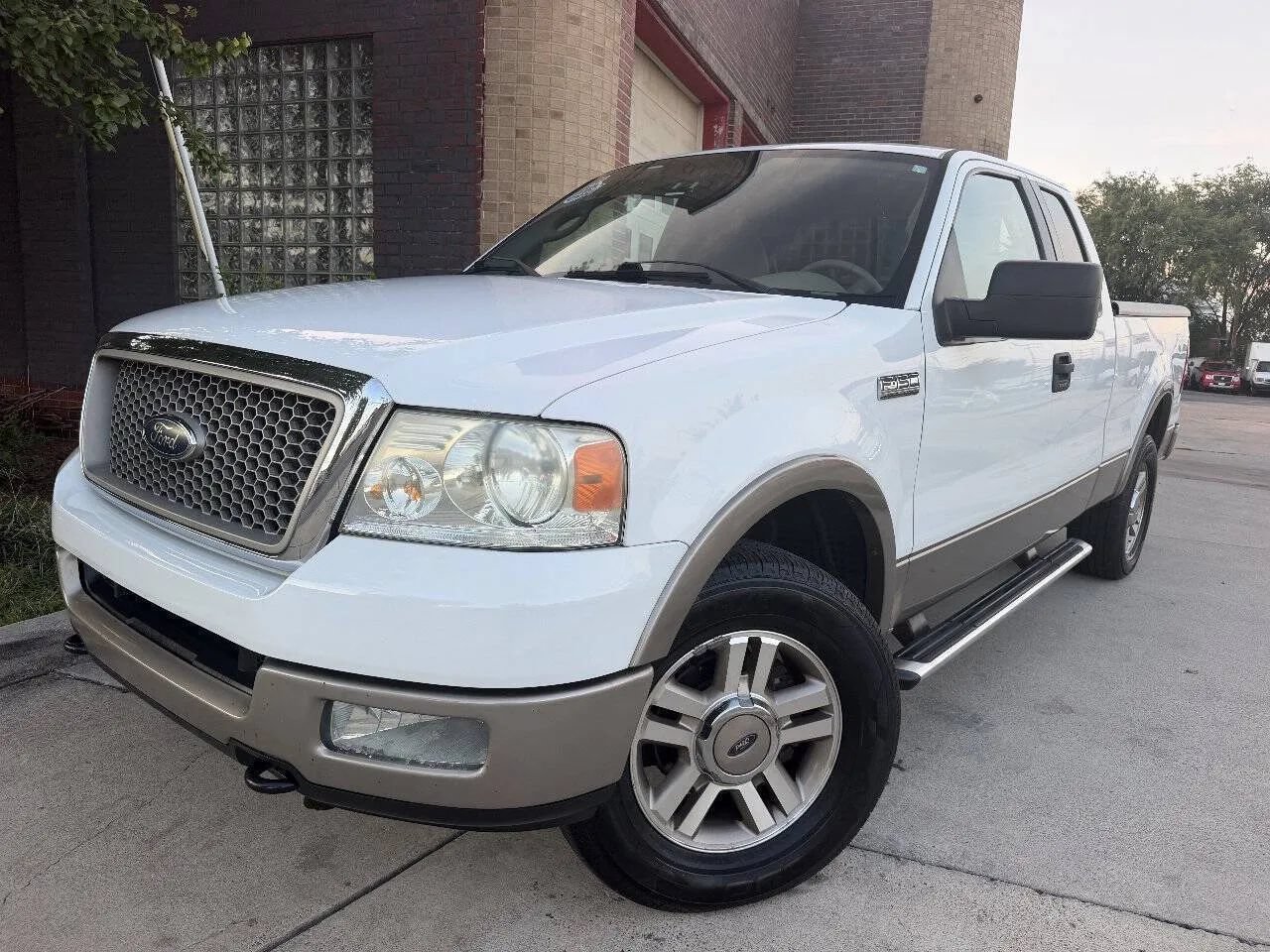 Used 2005 Ford F150 Lariat AWD/4WD image 2