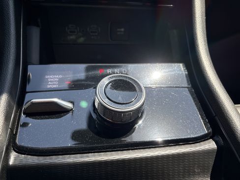 Used 2024 Jeep Grand Cherokee Limited w/ Black Appearance Package image 31