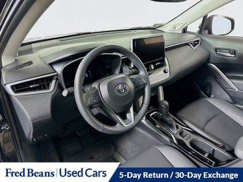 Used 2025 Toyota Corolla Cross XLE w/ Convenience Package AWD/4WD image 9