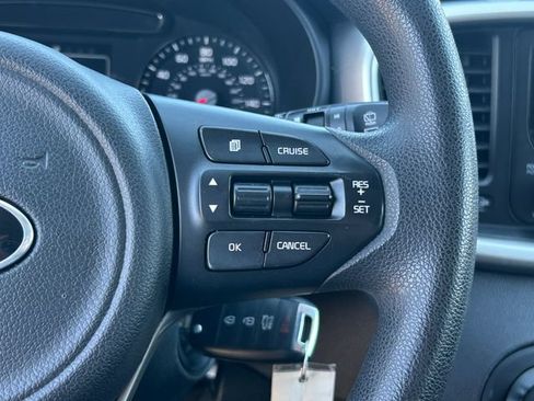 Used 2017 Kia Sorento FWD image 16