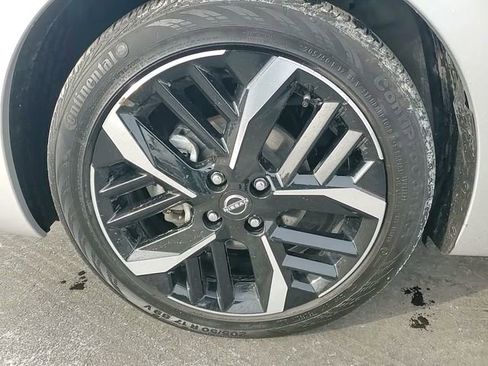 Used 2024 Nissan Versa SR image 7