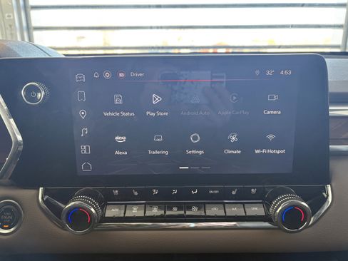 Used 2025 GMC Canyon Denali image 15