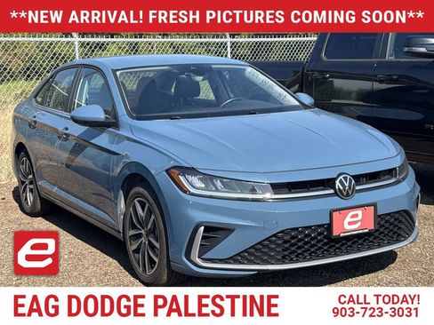 Used 2025 Volkswagen Jetta SE FWD image 1