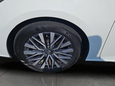 Used 2025 Nissan Altima 2.5 SV FWD image 12