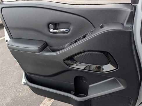 Used 2023 Nissan Frontier SV w/ Midnight Edition Package image 19