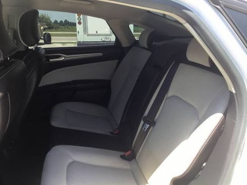 Used 2019 Ford Fusion SE w/ Equipment Group 151A FWD image 11
