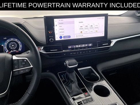 Used 2025 Toyota Sienna XLE Woodland Edition AWD/4WD image 8
