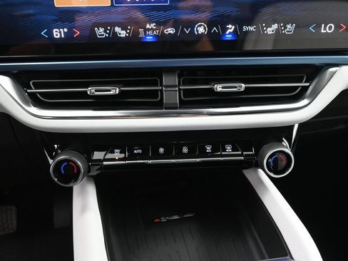 New 2025 Chevrolet Equinox EV LT w/ Convenience Package II AWD/4WD image 11