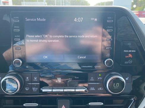 Used 2021 Toyota Highlander XLE image 22