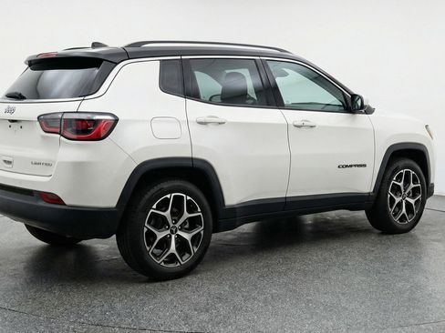 Used 2025 Jeep Compass Limited AWD/4WD image 9