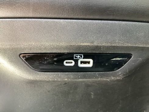 Used 2023 Chrysler Pacifica Touring-L FWD image 33