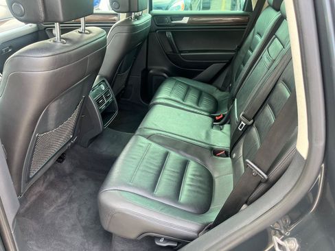 Used 2016 Volkswagen Touareg TDI AWD/4WD image 13