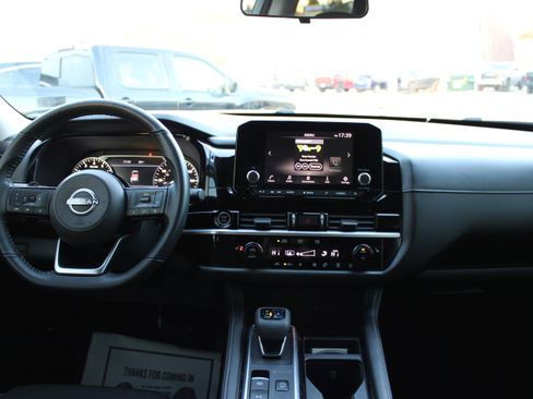 Certified 2022 Nissan Pathfinder SV image 17