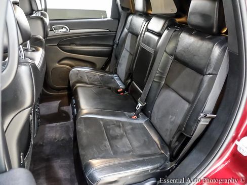Used 2017 Jeep Grand Cherokee Altitude image 16