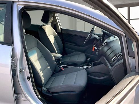Used 2017 Kia Forte LX FWD image 9