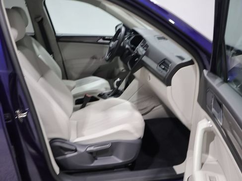Used 2022 Volkswagen Tiguan SE w/ Panoramic Sunroof Package AWD/4WD image 22