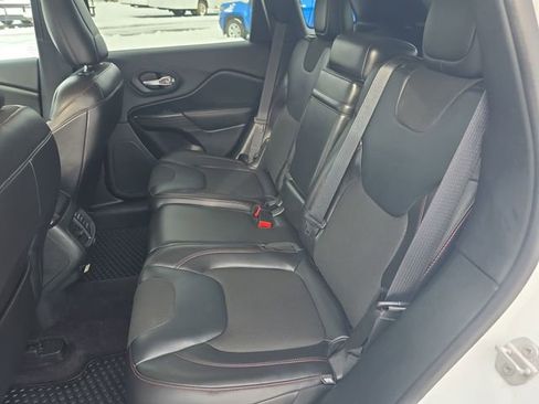 Used 2016 Jeep Cherokee Trailhawk AWD/4WD image 22