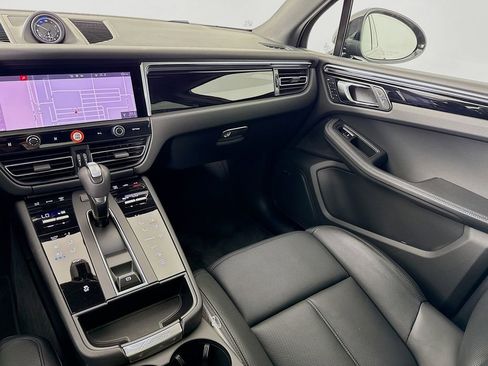 Certified 2025 Porsche Macan image 26