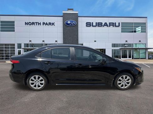 Used 2024 Toyota Corolla LE FWD image 2