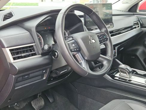 Used 2025 Mitsubishi Outlander SE AWD/4WD image 13