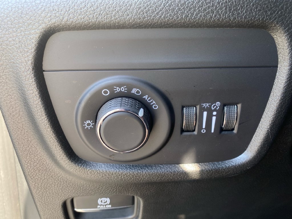 Used 2025 Jeep Grand Cherokee L Altitude AWD/4WD image 23