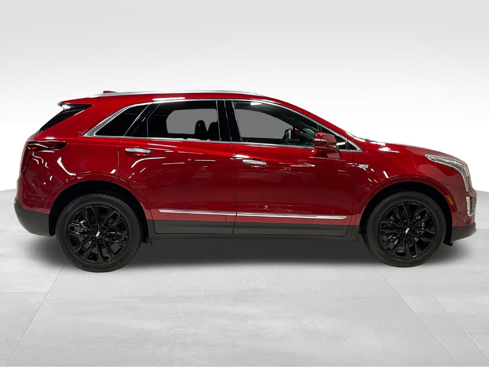 Used 2024 Cadillac XT5 Premium Luxury w/ Technology Package AWD/4WD image 4