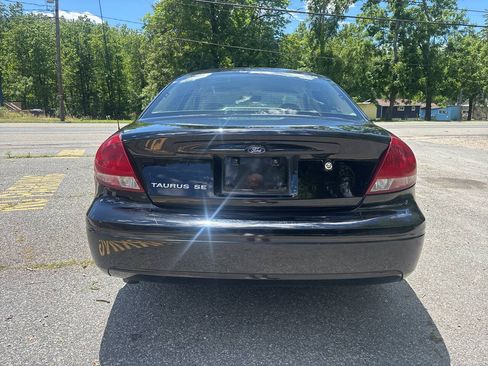 Used 2006 Ford Taurus SE FWD image 11