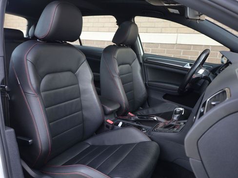 Used 2018 Volkswagen Golf 4-Door FWD image 28