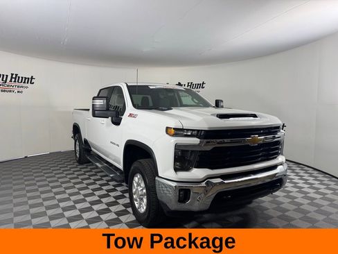 Used 2025 Chevrolet Silverado 2500 LT AWD/4WD image 5