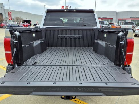 Used 2025 Toyota Tacoma SR image 9