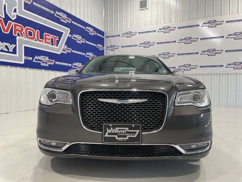 Used 2017 Chrysler 300 C image 15
