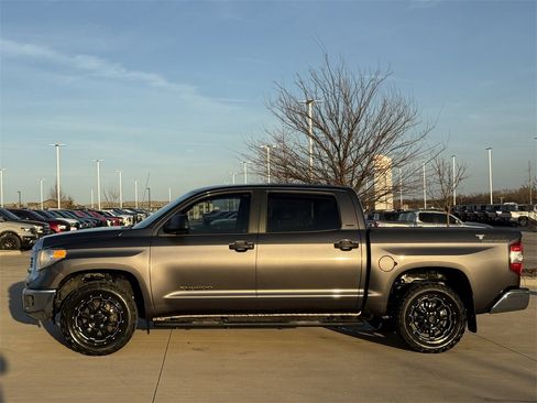 Used 2017 Toyota Tundra SR5 image 3