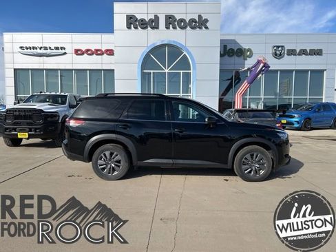 Used 2024 Nissan Pathfinder SV AWD/4WD image 7