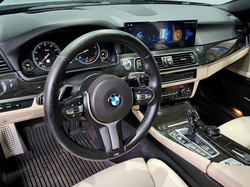 Used 2014 BMW 550i xDrive Sedan image 17