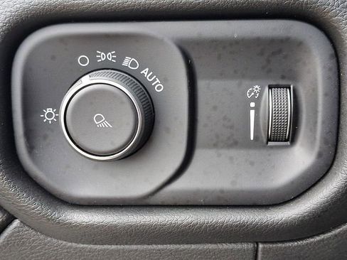 Used 2024 RAM 2500 Tradesman w/ Chrome Appearance Group image 25