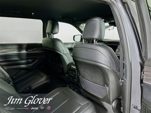 Used 2025 Jeep Grand Cherokee L Limited image 19