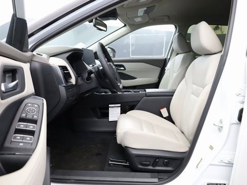 Certified 2025 Nissan Rogue SL image 10