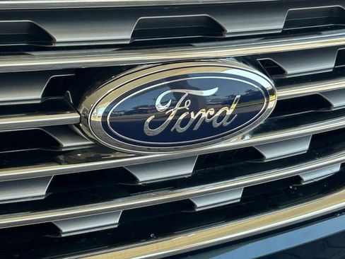 Used 2020 Ford Edge SEL w/ Cold Weather Package FWD image 17