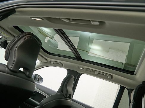 Used 2023 Volvo XC90 B5 Core w/ Climate Package image 23