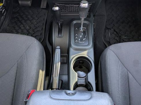 Used 2018 Jeep Wrangler Sport AWD/4WD image 19