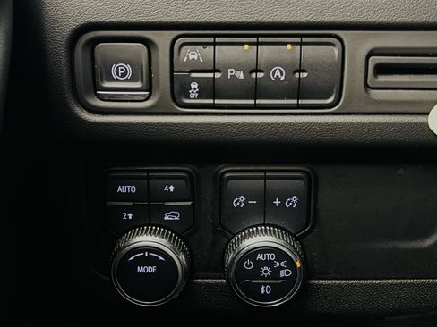 Used 2023 GMC Yukon XL SLT AWD/4WD image 55