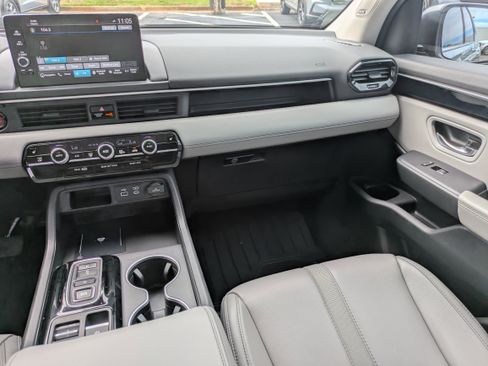 Certified 2025 Honda Pilot Touring image 25